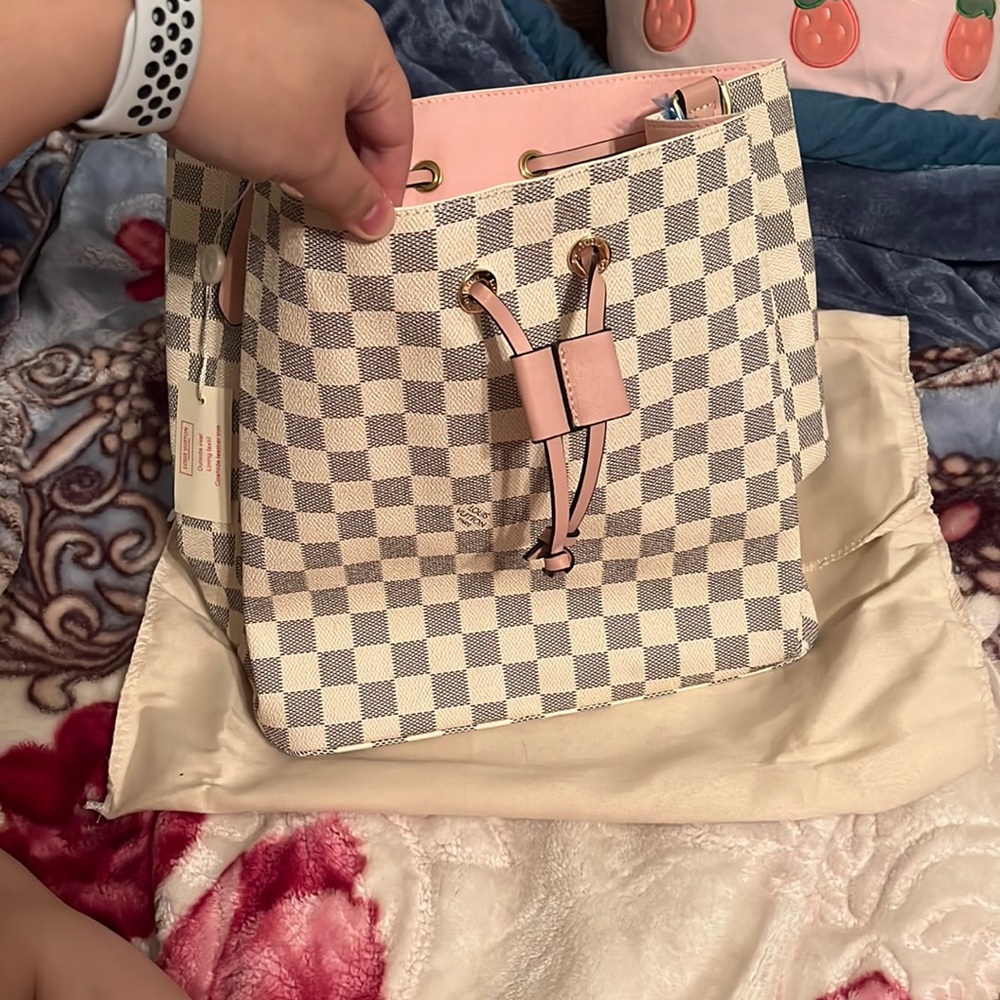 LV Neo